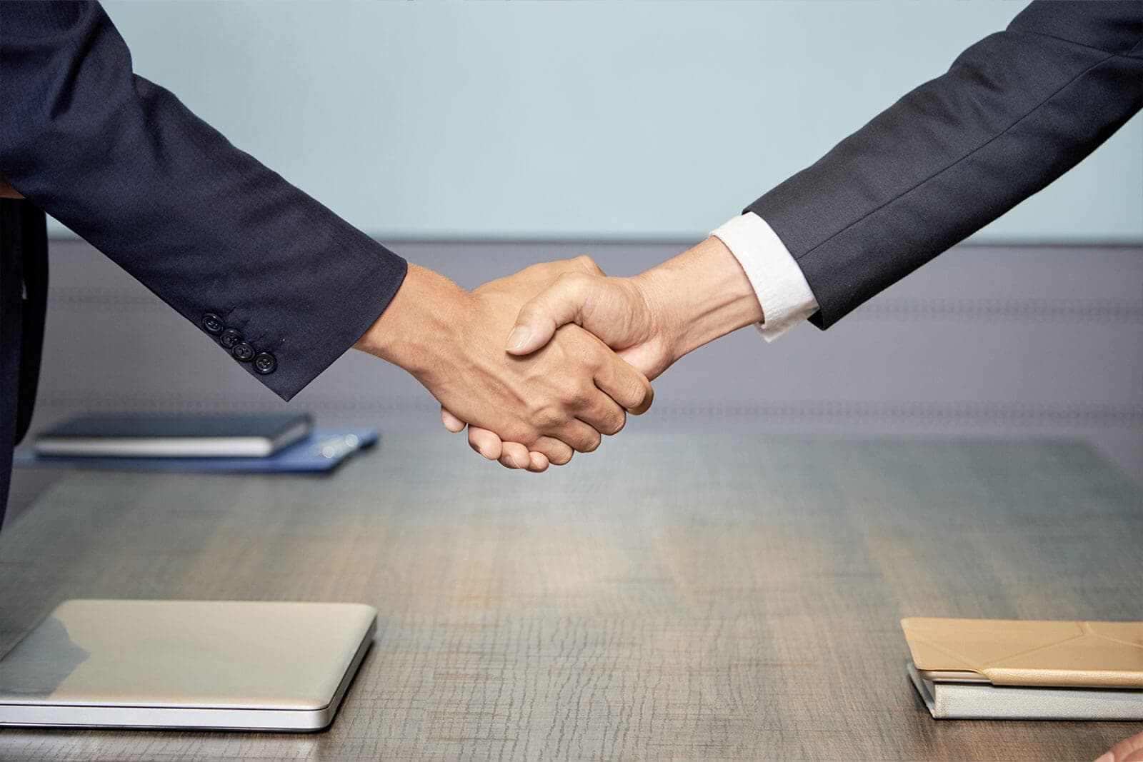 شراكات مع العلامات التجارية الاستراتيجية